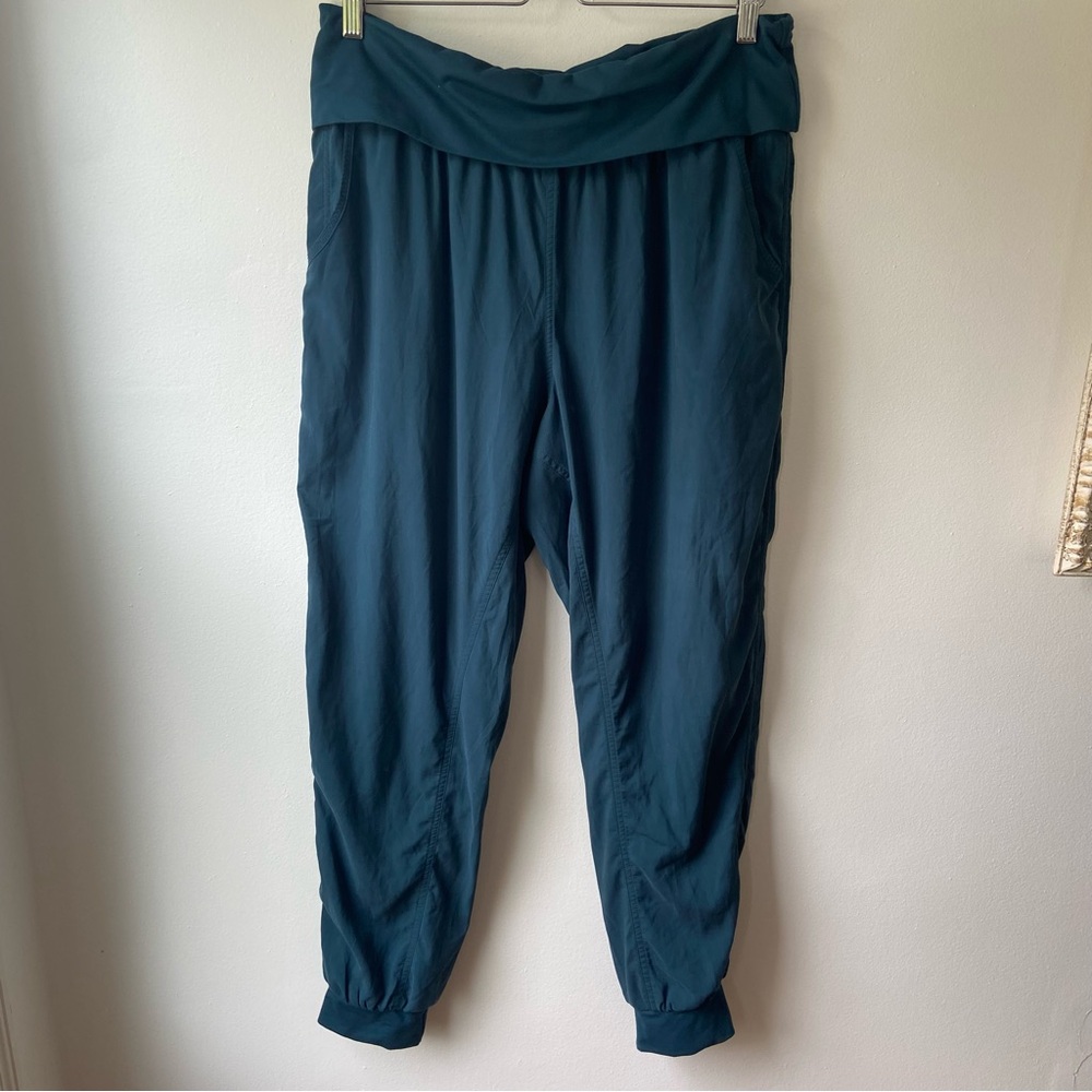 UA fold over athleisure Pants